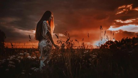 Девушка на закате