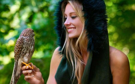 Девушка птица