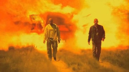 Крутой чел на фоне взрыва