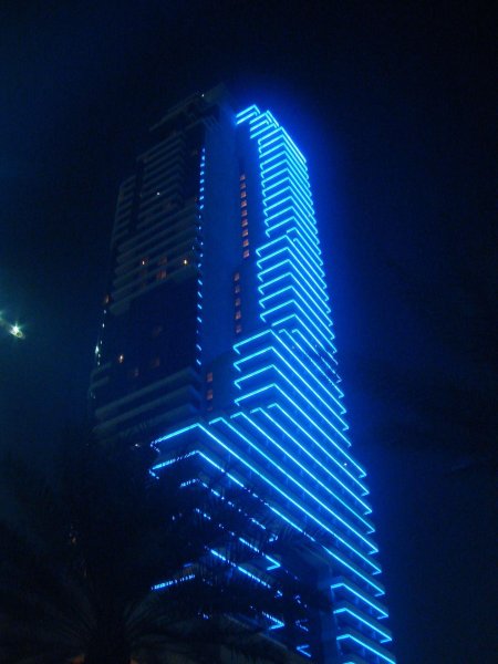 Неоновые здания