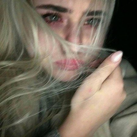 Елена Вихлянцева плачет