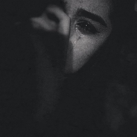 Девушка в слезах