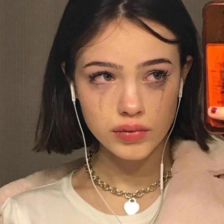 Плачущая девушка Эстетика