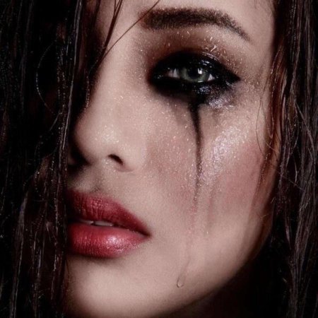 Плачущая девушка