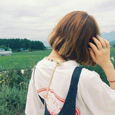 Девушка с каре