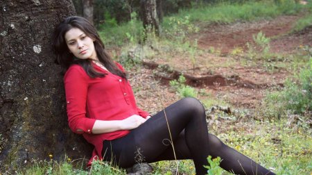 Девушки в колготках в лесу