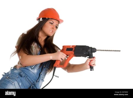Девушка с перфоратором