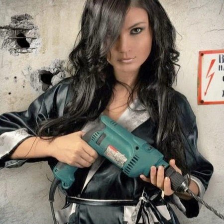 Электроинструмент и девушки