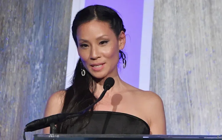 Люси лью блондинка