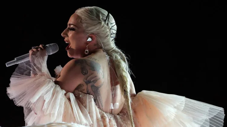 Леди Гага на сцене