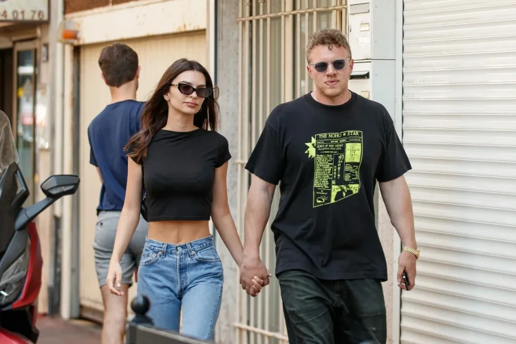 Эмили Ратажковски с мужем