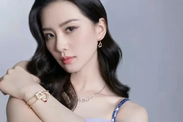 Лю Ши Ши: от дебюта в S.H.E до сольной карьеры