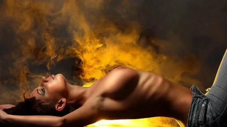 Страстные брюнетки в огне желания